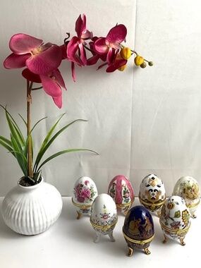 PORCELAIN EGG DECORATIVE TRINKET BOXES-SET OF SEVEN!